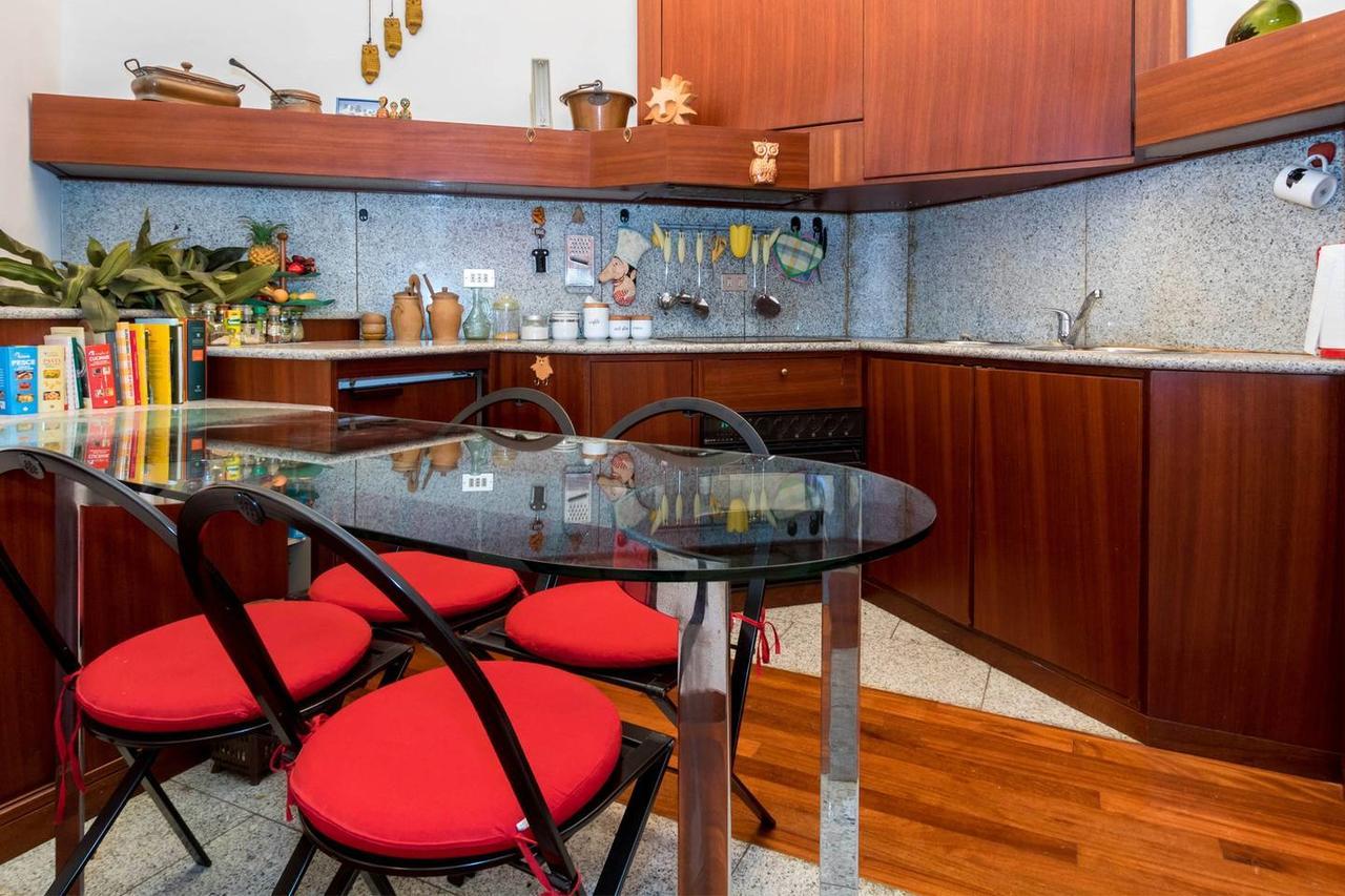 Joivy Charming Apt With Terrace In The Very Heart Of Milan Bagian luar foto
